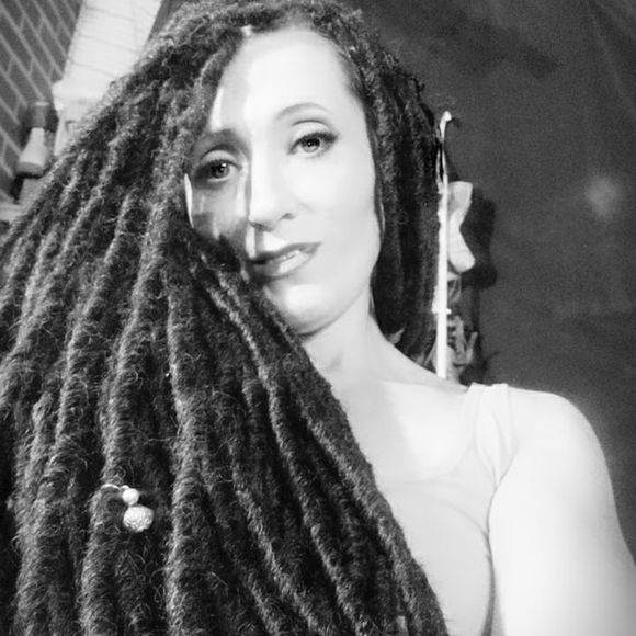 Meet your Posher, Desiree - Picture 1 of 1